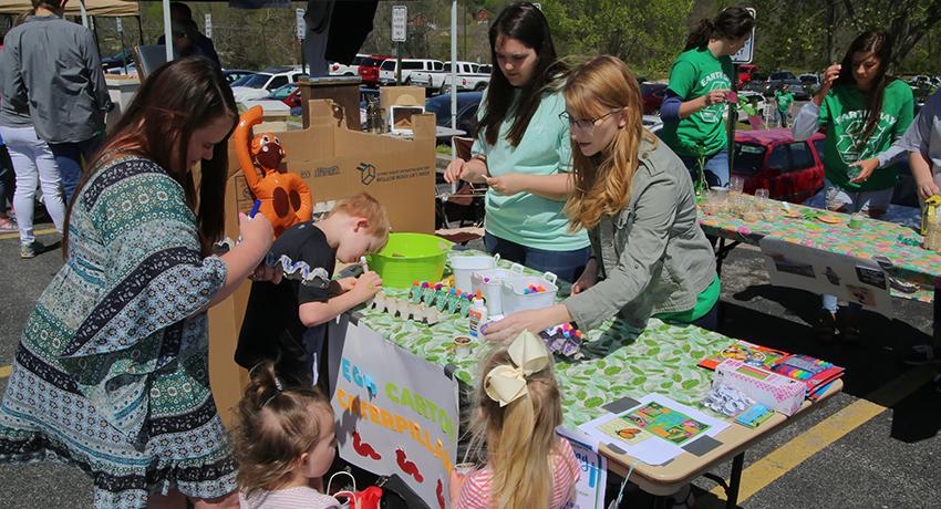 Family works with Vol State students during CHEC Earth Day event