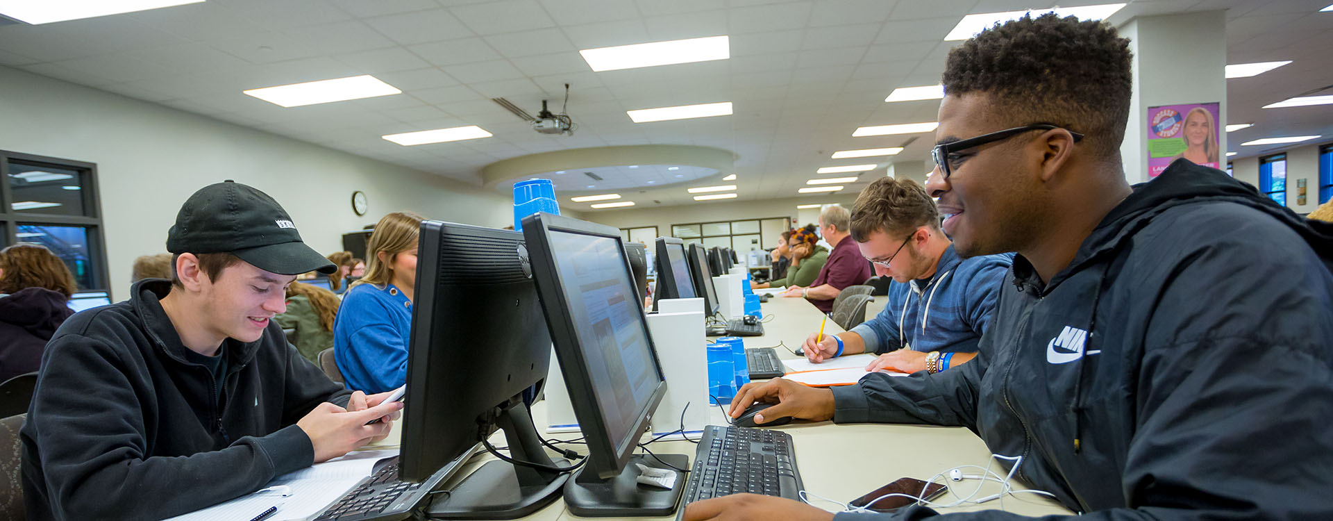 students working in the computer lab