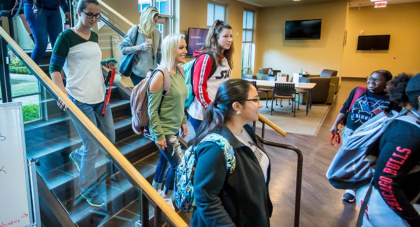 Vol State students on the campus in Springfield