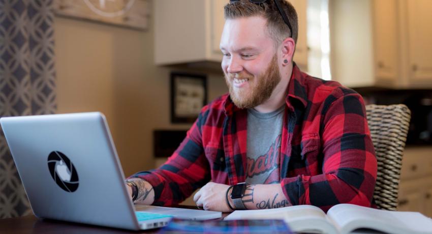 Vol State student working online.