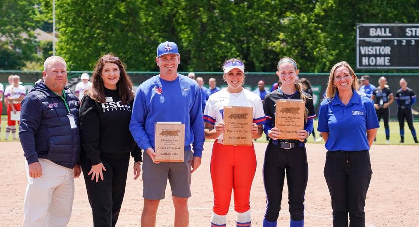 Coach Lynn receives Coach of the Year honors